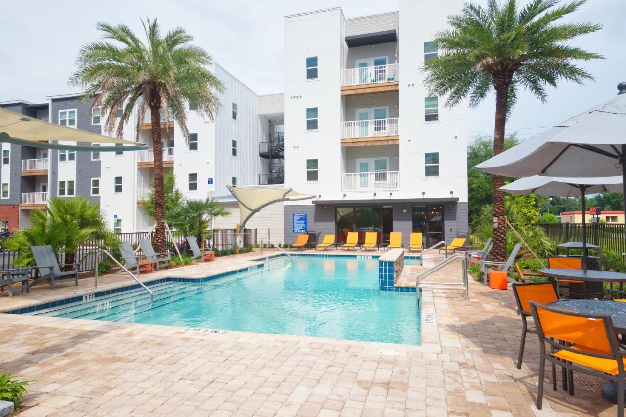 Grand Two Bedroom Two Bathroom Apartment With Balcony Gainesville Exterior foto