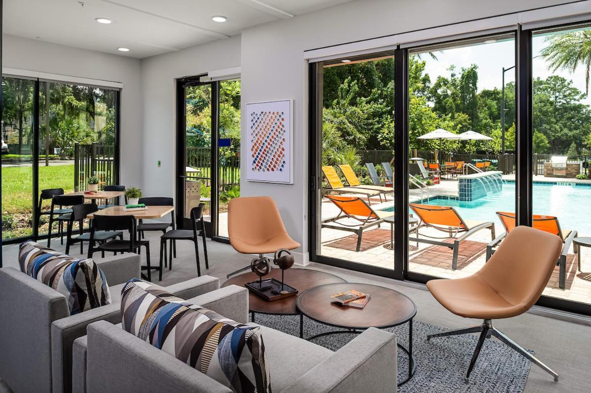 Grand Two Bedroom Two Bathroom Apartment With Balcony Gainesville Exterior foto