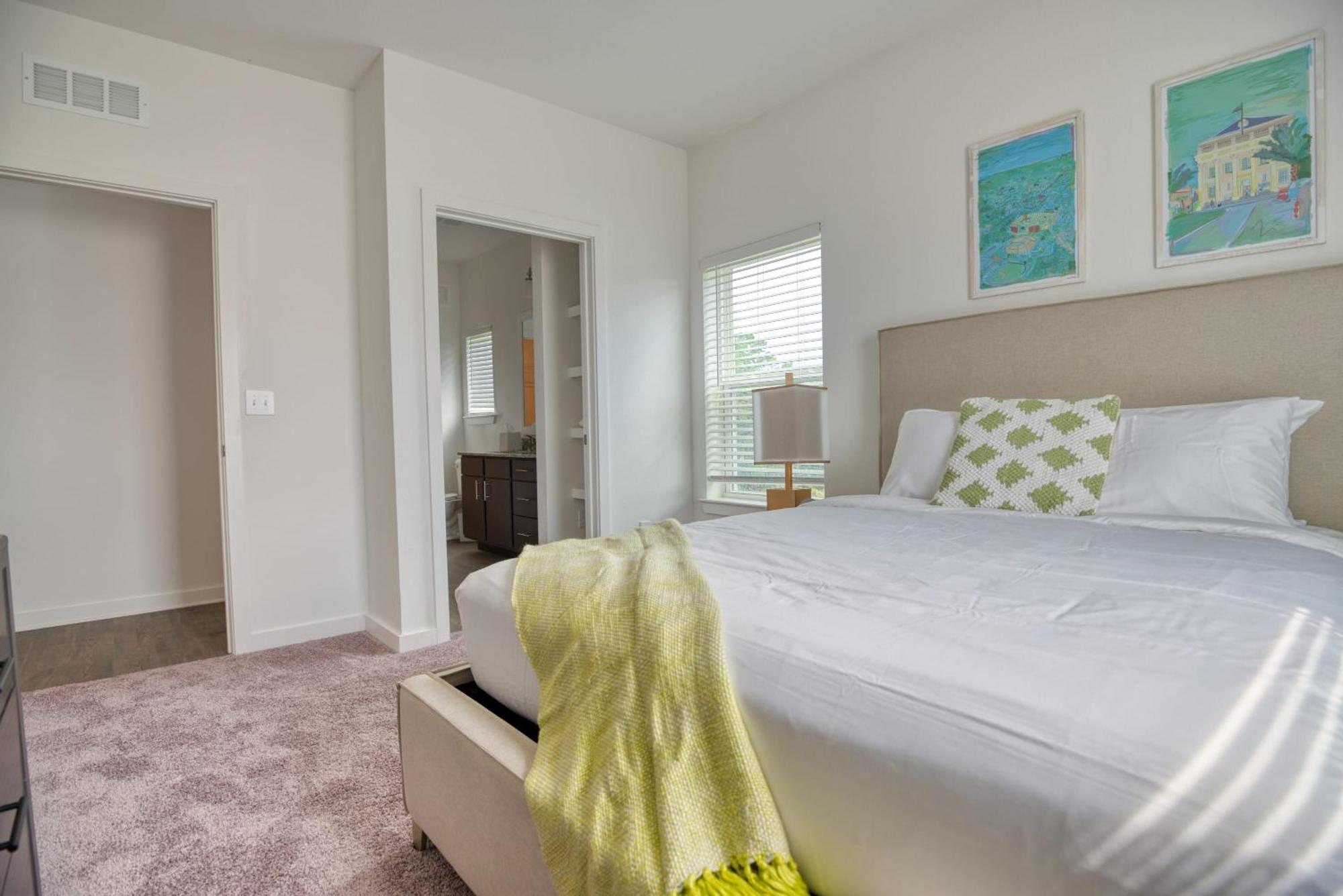 Grand Two Bedroom Two Bathroom Apartment With Balcony Gainesville Exterior foto
