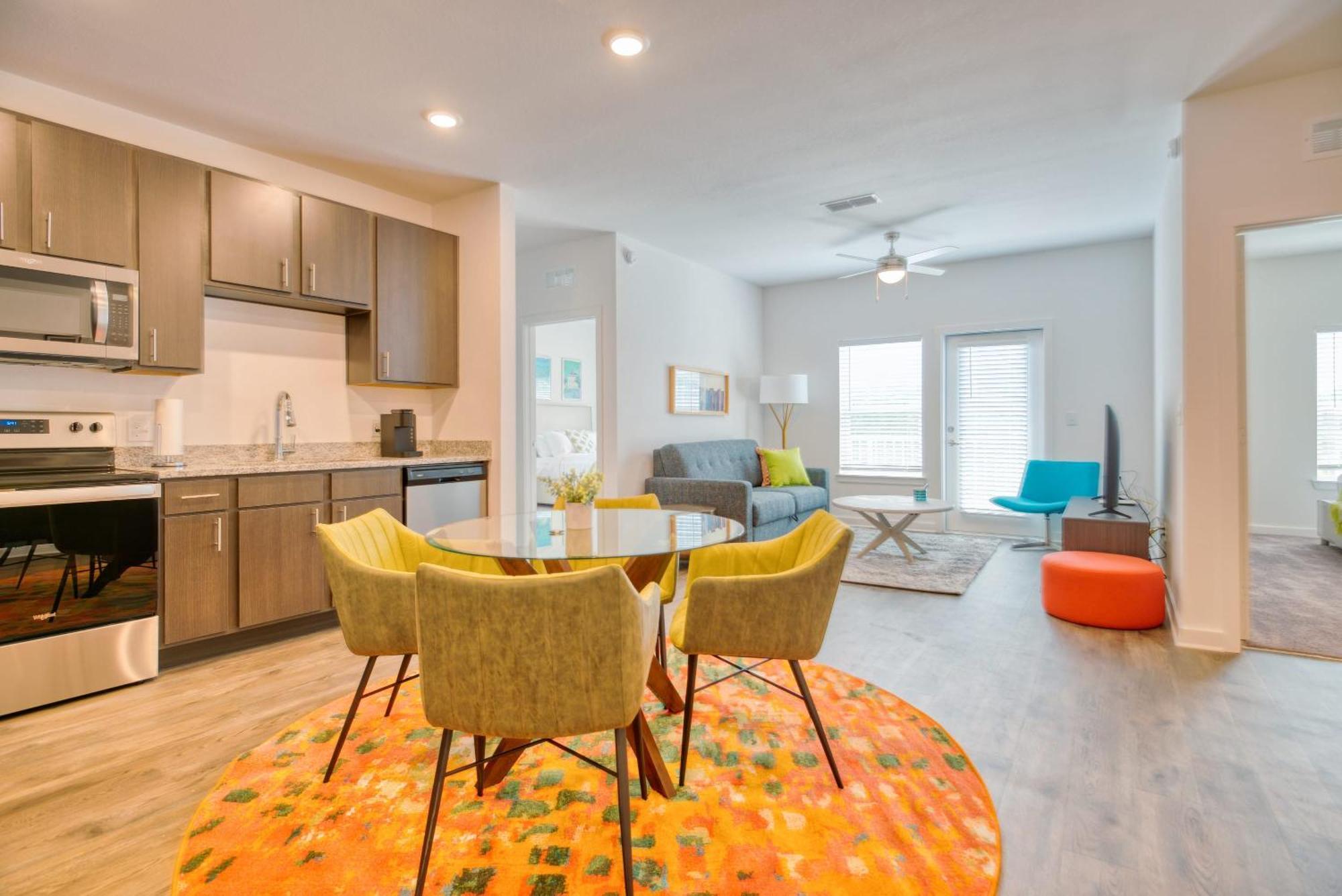 Grand Two Bedroom Two Bathroom Apartment With Balcony Gainesville Exterior foto